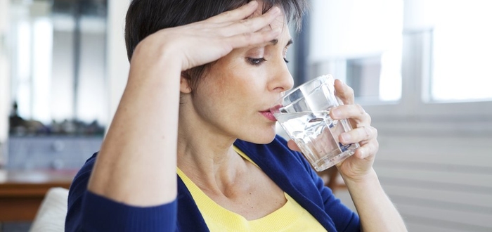 В данной ситуации оптимальным будет являться заместительная гормонотерапия препаратами